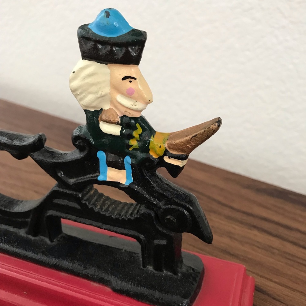 🔻🔻🔻sale Vintage cast iron christ nutcracker - Picture 3 of 4